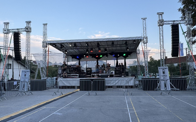 dj scena konstrukcije krovovi pozornice najam 644x402